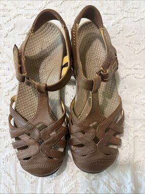 Baretraps Women’s Strappy Slingback Close-Toe Brown Sandals Size  7.5